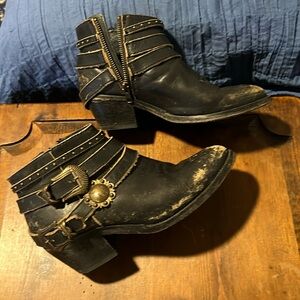 Corral Bootie Urban Series Studded Distressed Cowboy Ankle Black Size- 8M.